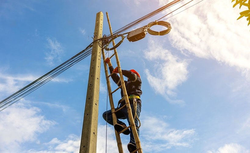 aerial fiber optic cables